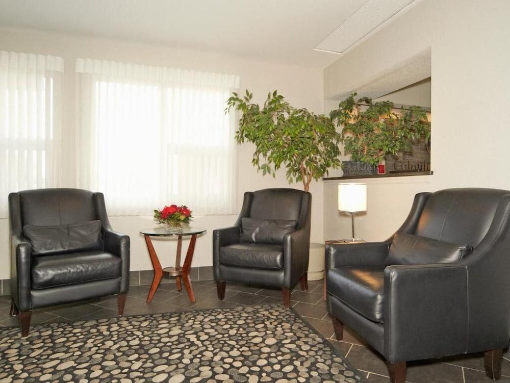Colonial Square Inn & Suites Saskatoon Luaran gambar