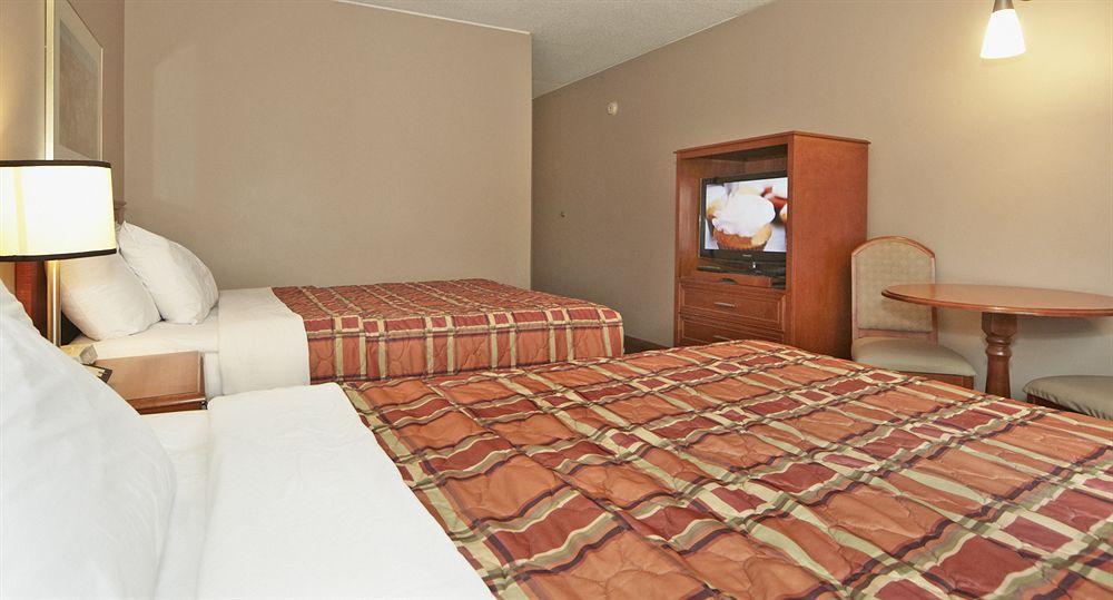Colonial Square Inn & Suites Saskatoon Luaran gambar