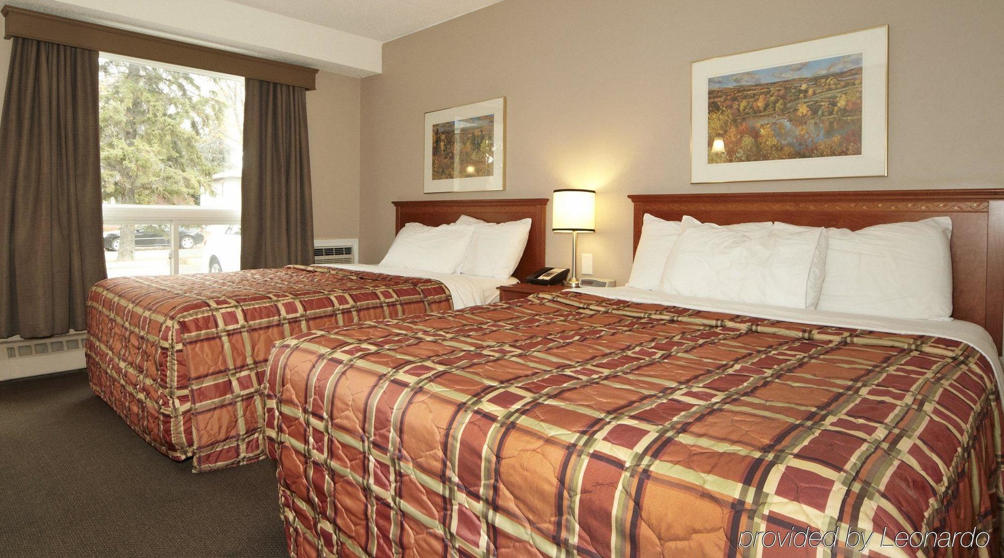 Colonial Square Inn & Suites Saskatoon Luaran gambar