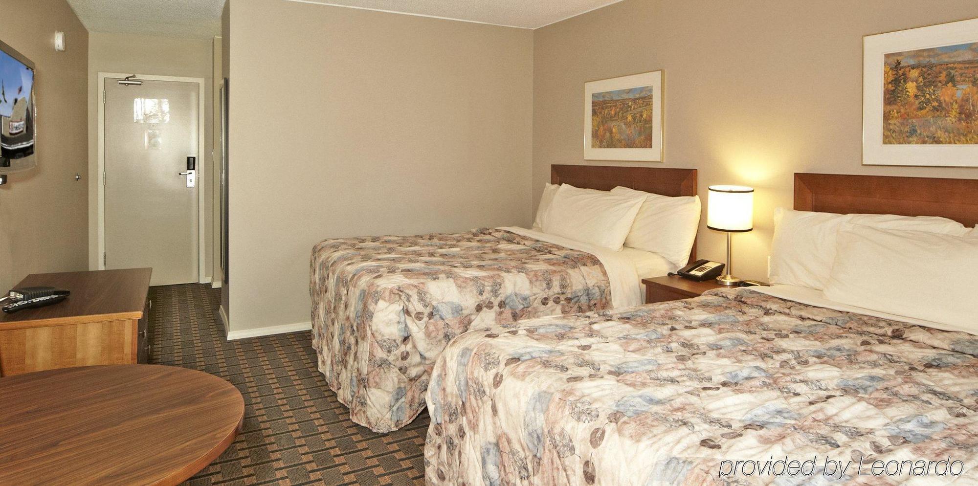 Colonial Square Inn & Suites Saskatoon Luaran gambar